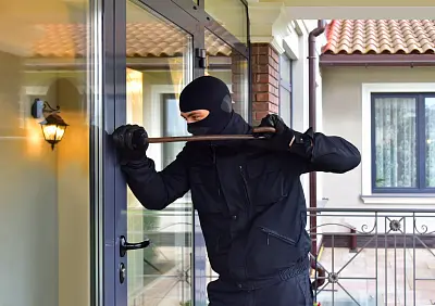 Защищают от злоумышленников